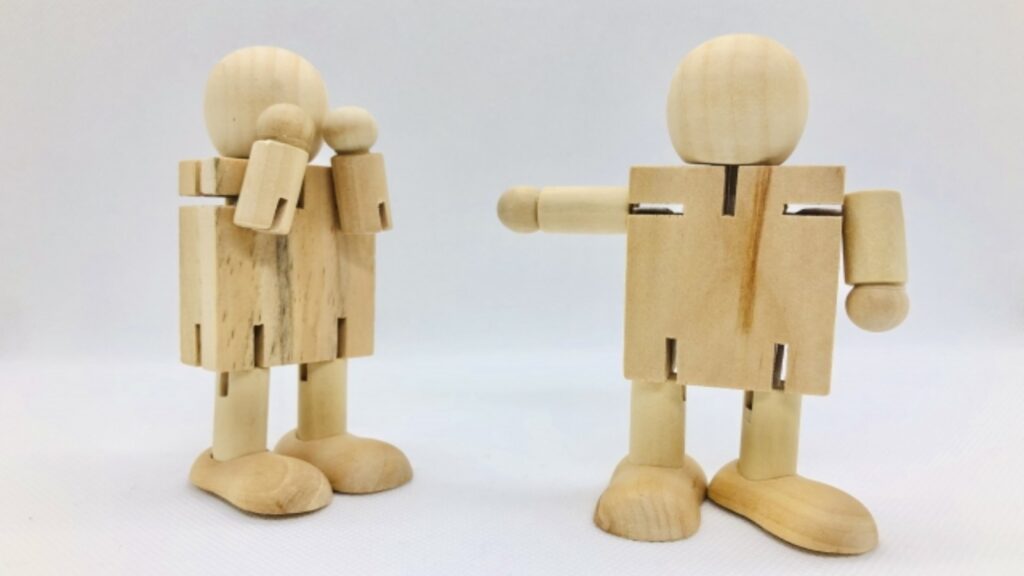 人のせいにする人：責任回避の心理と社会的影響
