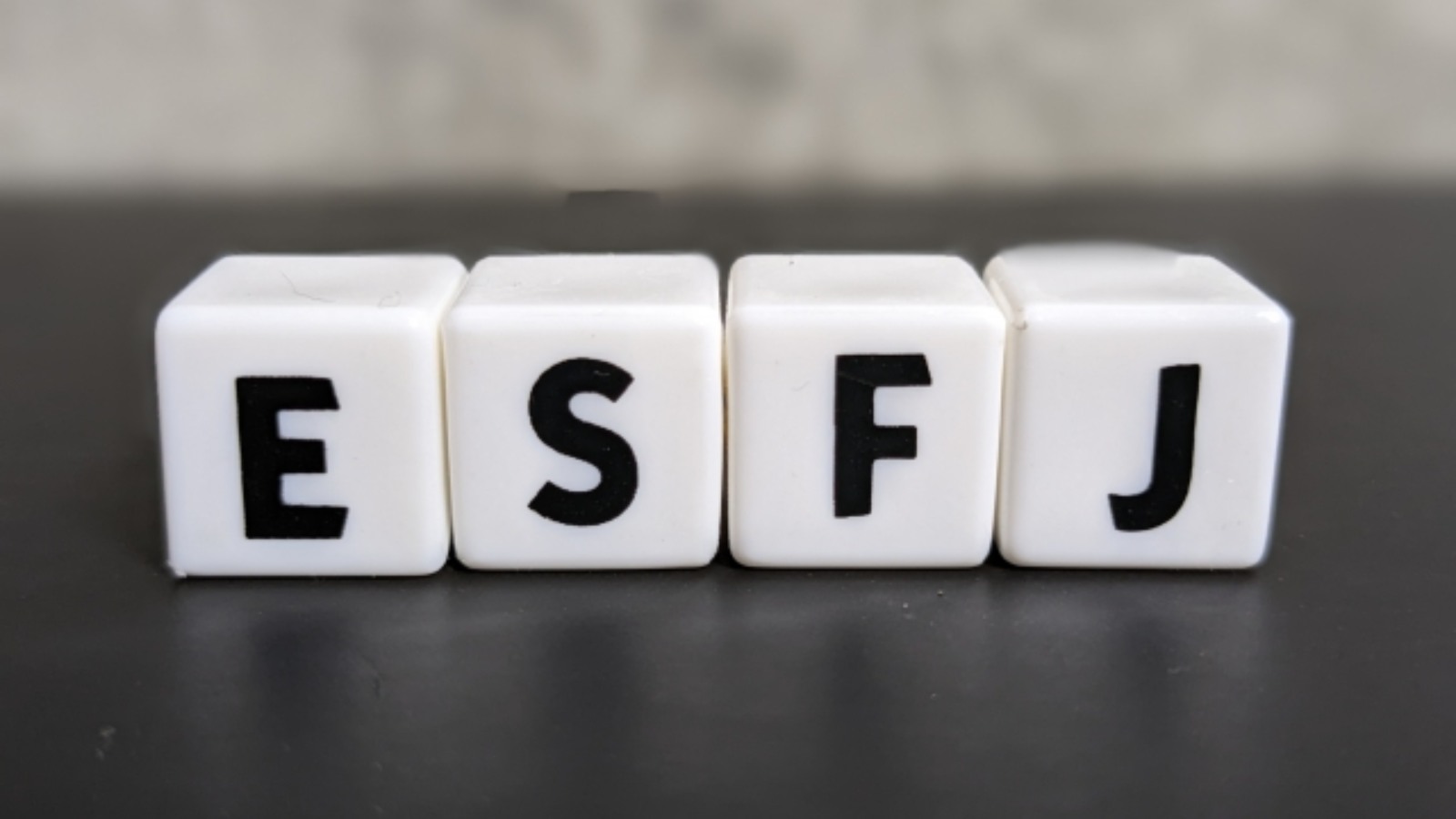 ESFJ：人を照らす奉仕型性格のすべて～特徴・人間関係・社会での役割を徹底解剖～